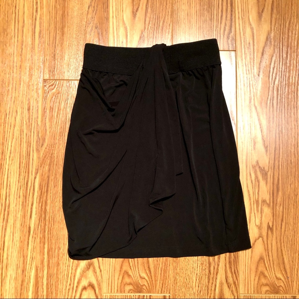⭐️ Forever21 black layered elastic skirt